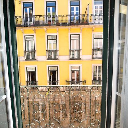Shared Apartment With Bright Private Patio In Lisboa ภายนอก รูปภาพ