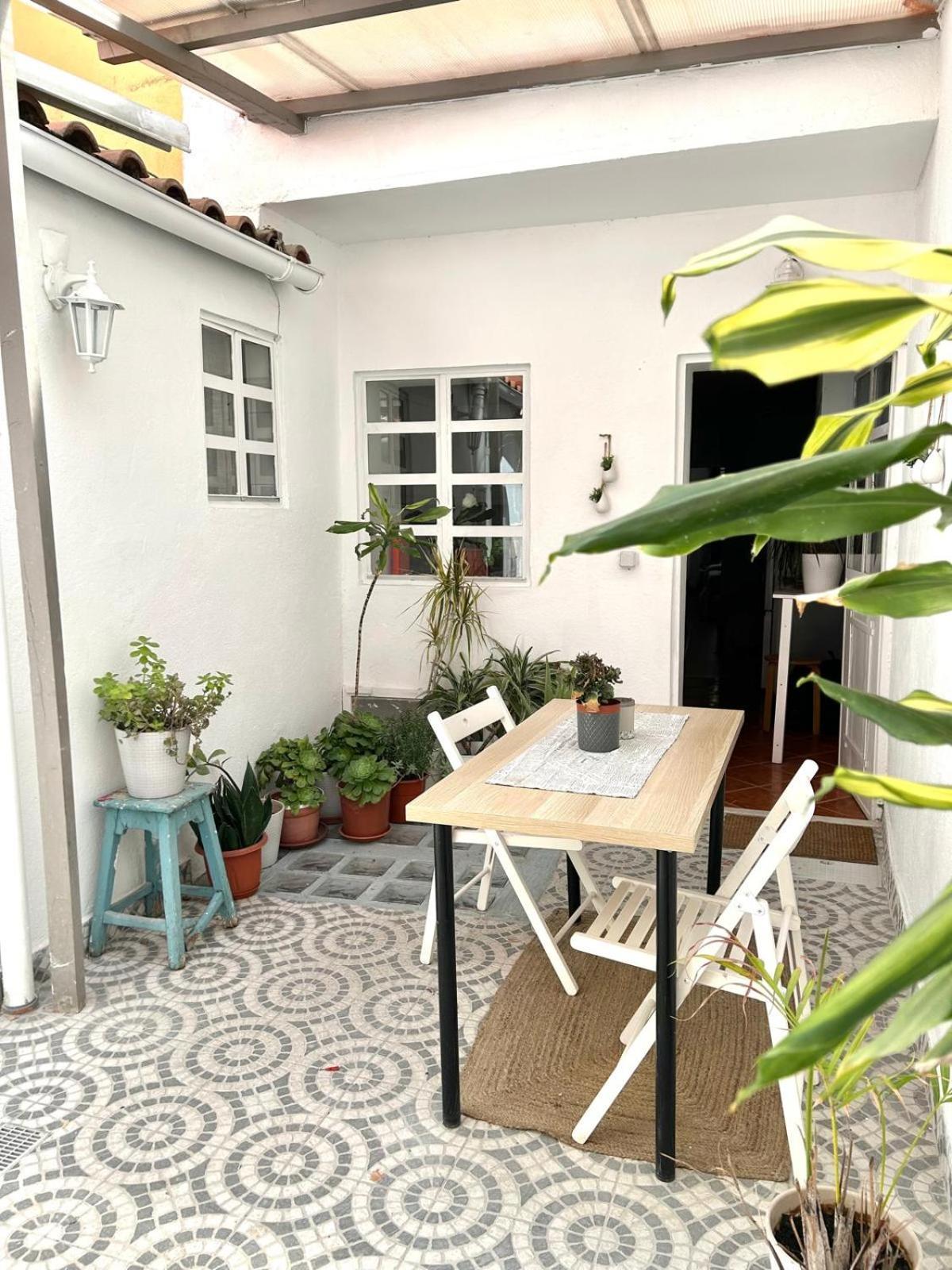 Shared Apartment With Bright Private Patio In Lisboa ภายนอก รูปภาพ